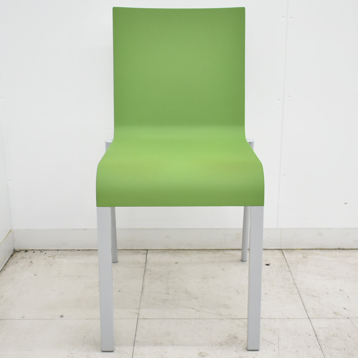 【中古】ヴィトラ vitra.　.03　ゼロスリー　スタッキングチェア　グリーン　2026070704【中古オフィス家具】
