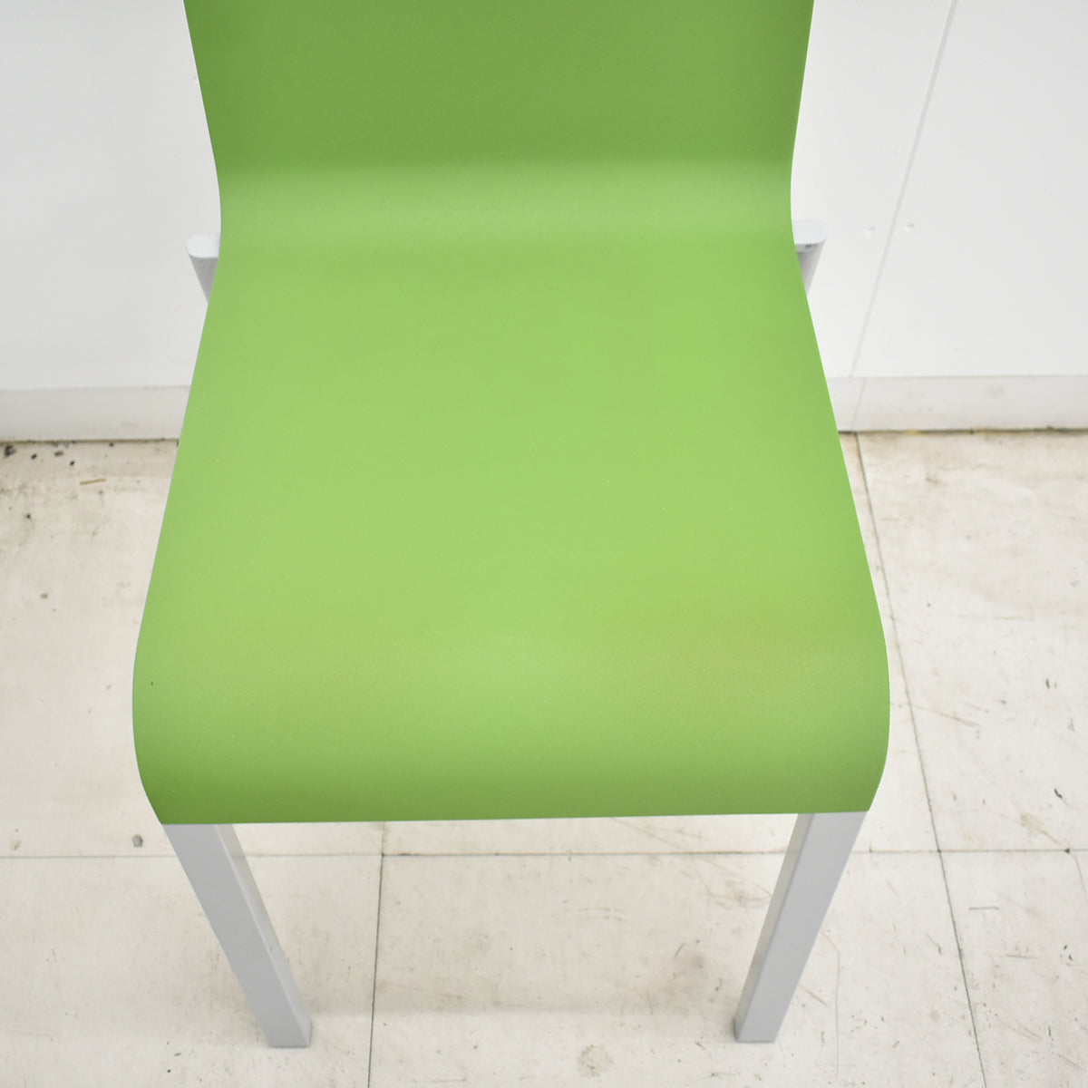 【中古】ヴィトラ vitra.　.03　ゼロスリー　スタッキングチェア　グリーン　2026070704【中古オフィス家具】
