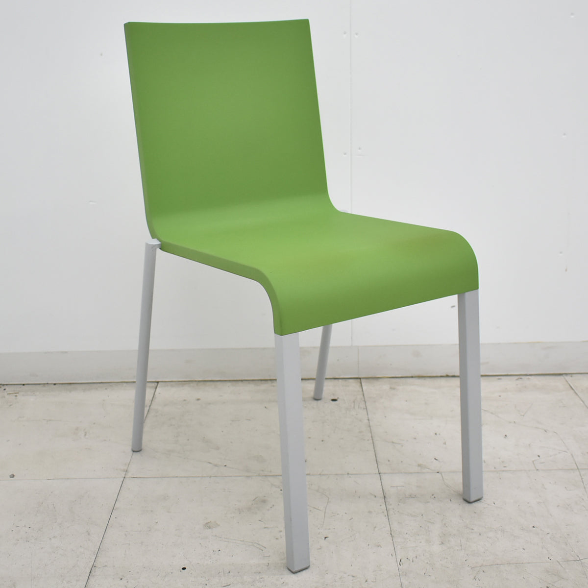 【中古】ヴィトラ vitra.　.03　ゼロスリー　スタッキングチェア　グリーン　2026070704【中古オフィス家具】