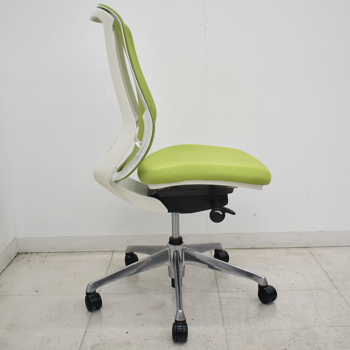 【中古】オカムラ　シルフィー　ハイバック　肘なし　バックカーブアジャスト　前傾機能　ポリッシュ　2026070705【中古オフィス家具】