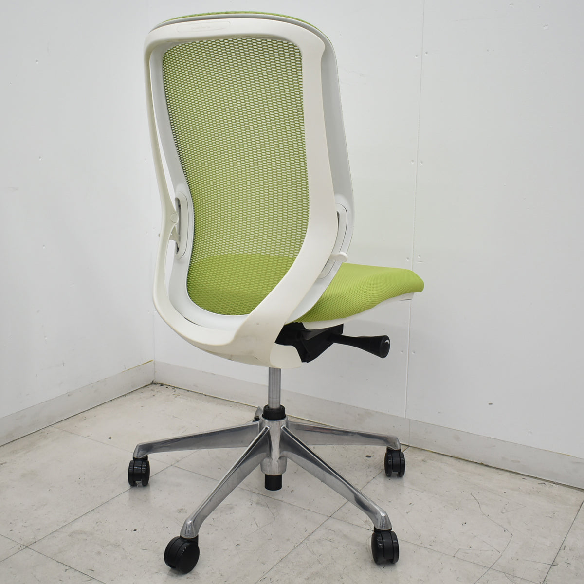 【中古】オカムラ　シルフィー　ハイバック　肘なし　バックカーブアジャスト　前傾機能　ポリッシュ　2026070705【中古オフィス家具】