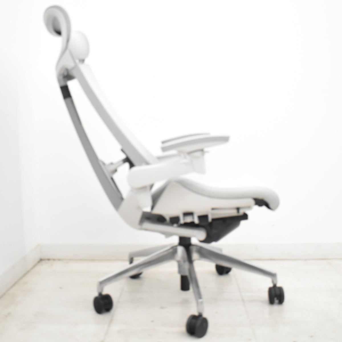 【中古】イトーキ　Act　アクト　エクストラハイバック　４Ｄリンクアーム　ランバーサポート　テクスチャードメッシュ　ポリッシュ　グレー　2020年製　2026070801【中古オフィス家具】