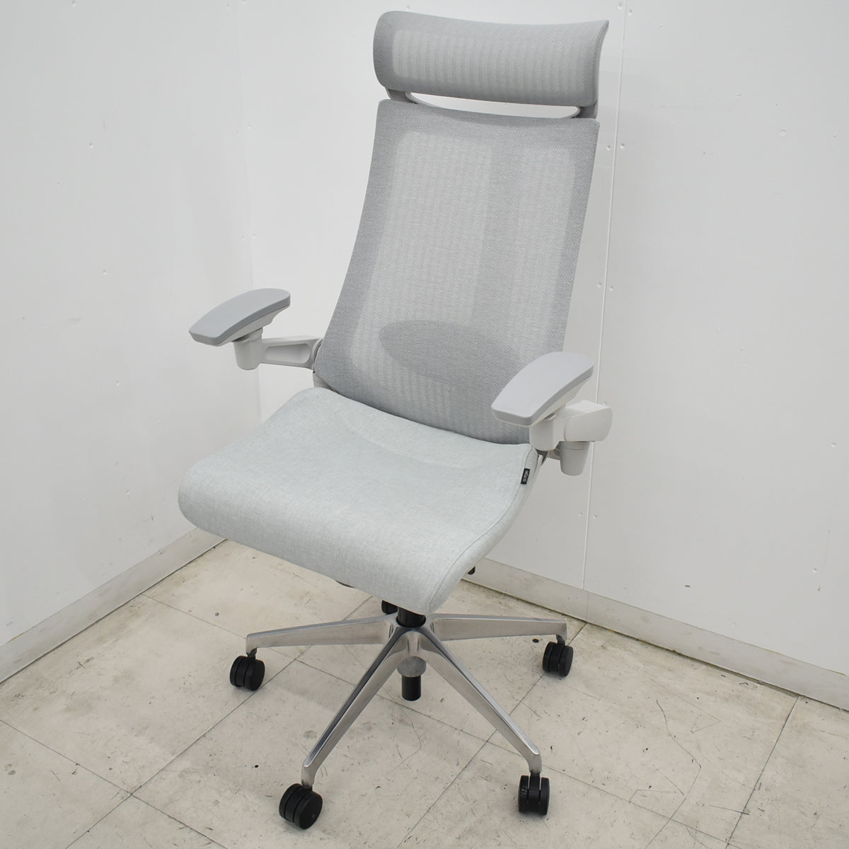 【中古】イトーキ　Act　アクト　エクストラハイバック　４Ｄリンクアーム　ランバーサポート　テクスチャードメッシュ　ポリッシュ　グレー　2020年製　2026070801【中古オフィス家具】