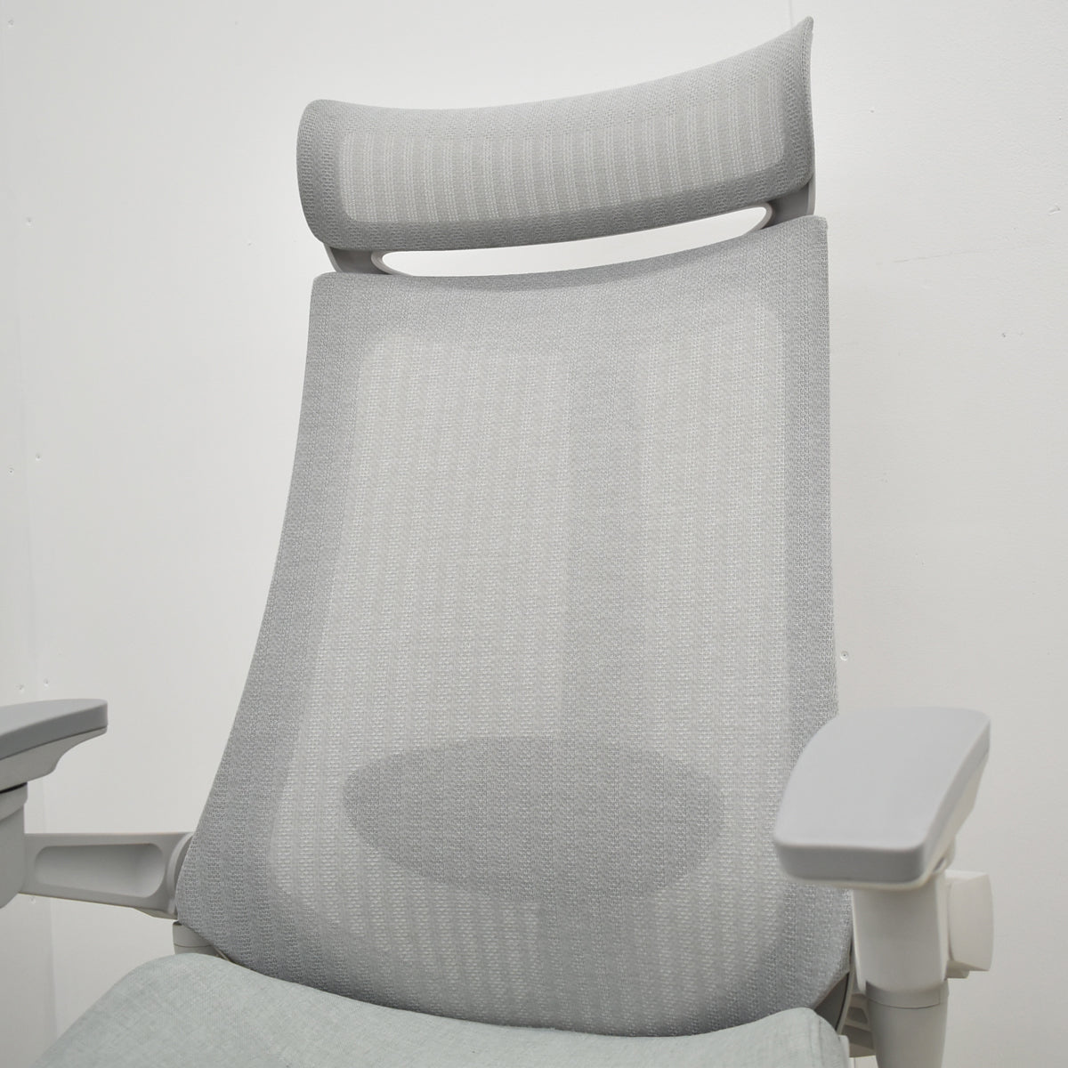 【中古】イトーキ　Act　アクト　エクストラハイバック　４Ｄリンクアーム　ランバーサポート　テクスチャードメッシュ　ポリッシュ　グレー　2020年製　2026070801【中古オフィス家具】