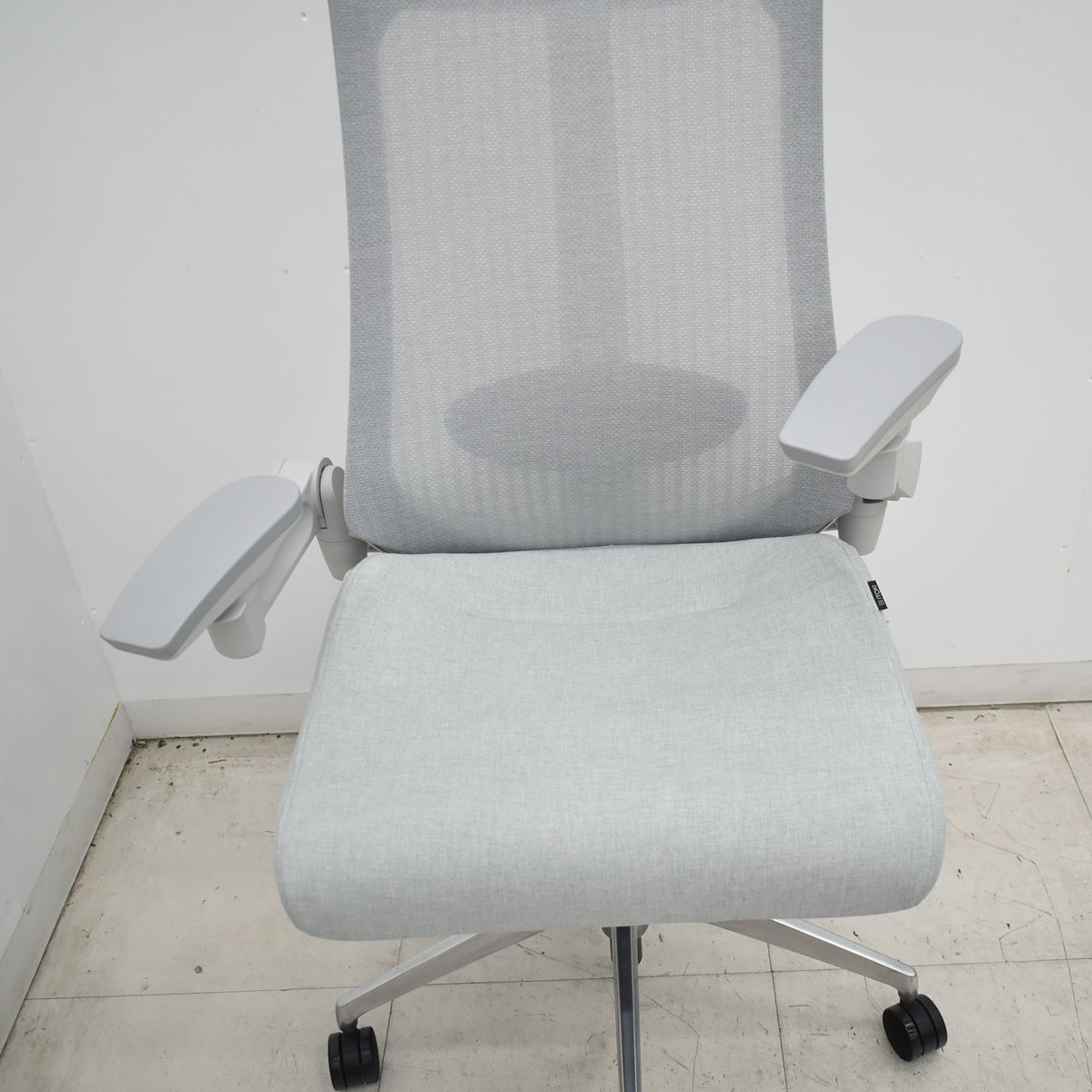 【中古】イトーキ　Act　アクト　エクストラハイバック　４Ｄリンクアーム　ランバーサポート　テクスチャードメッシュ　ポリッシュ　グレー　2020年製　2026070801【中古オフィス家具】