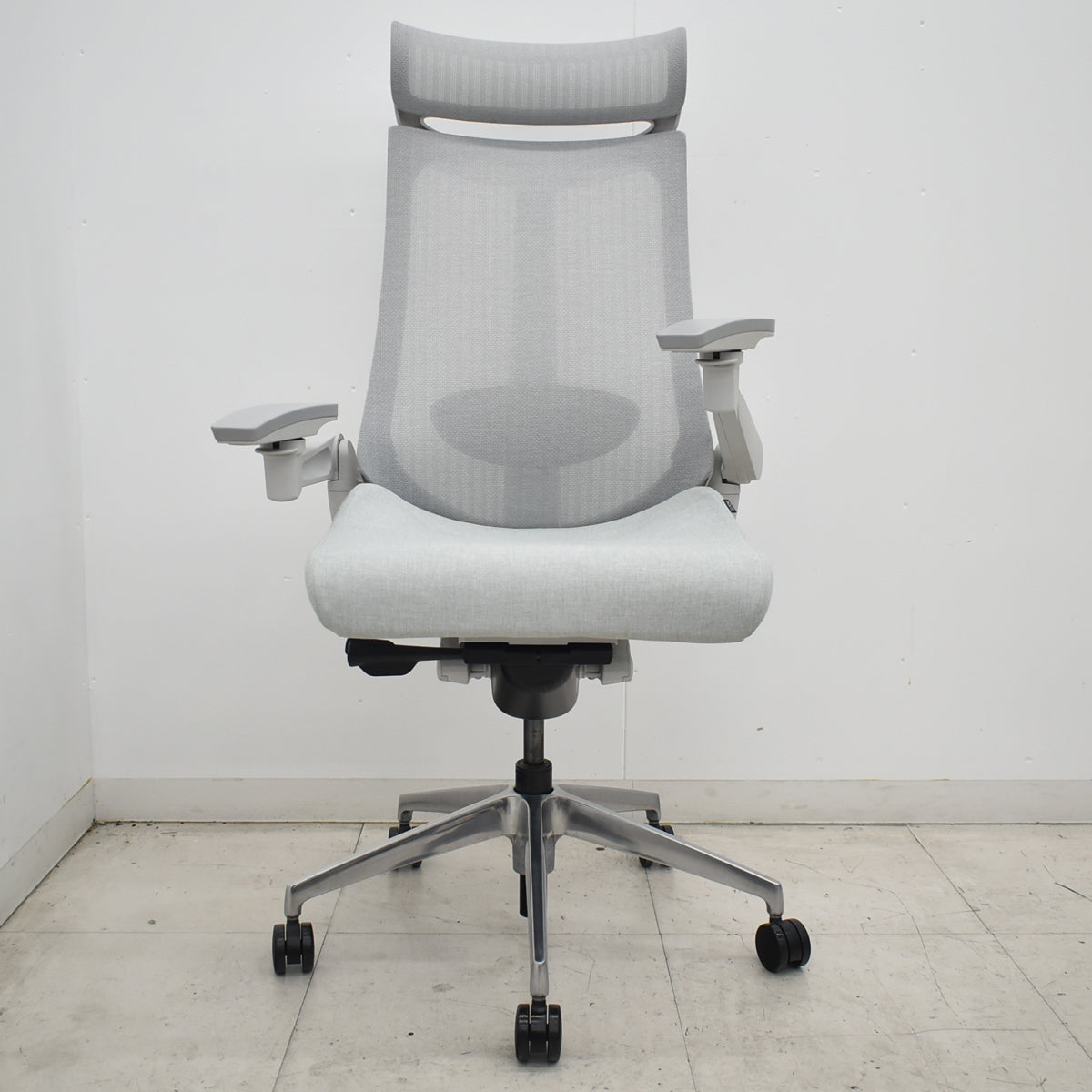 【中古】イトーキ　Act　アクト　エクストラハイバック　４Ｄリンクアーム　ランバーサポート　テクスチャードメッシュ　ポリッシュ　グレー　2020年製　2026070801【中古オフィス家具】