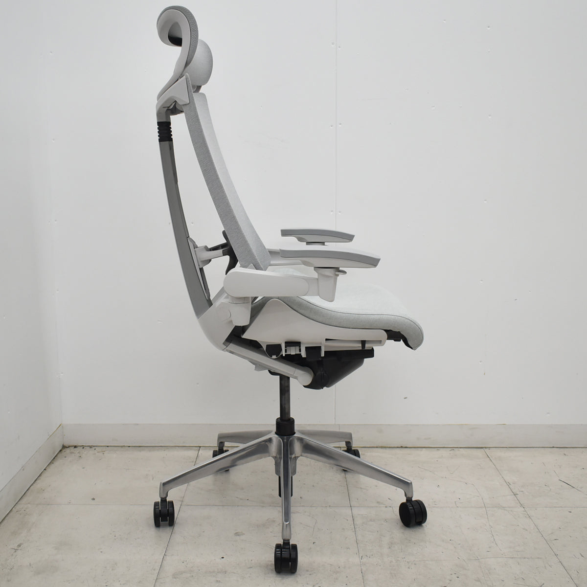 【中古】イトーキ　Act　アクト　エクストラハイバック　４Ｄリンクアーム　ランバーサポート　テクスチャードメッシュ　ポリッシュ　グレー　2020年製　2026070801【中古オフィス家具】
