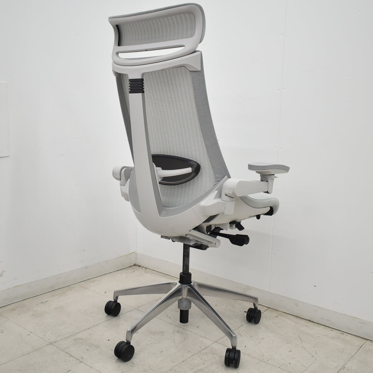 【中古】イトーキ　Act　アクト　エクストラハイバック　４Ｄリンクアーム　ランバーサポート　テクスチャードメッシュ　ポリッシュ　グレー　2020年製　2026070801【中古オフィス家具】