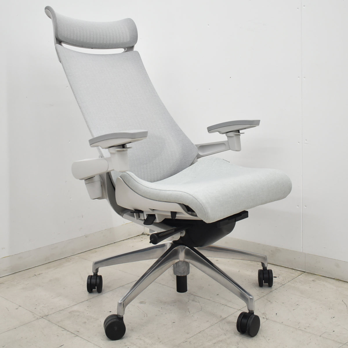 【中古】イトーキ　Act　アクト　エクストラハイバック　４Ｄリンクアーム　ランバーサポート　テクスチャードメッシュ　ポリッシュ　グレー　2020年製　2026070801【中古オフィス家具】