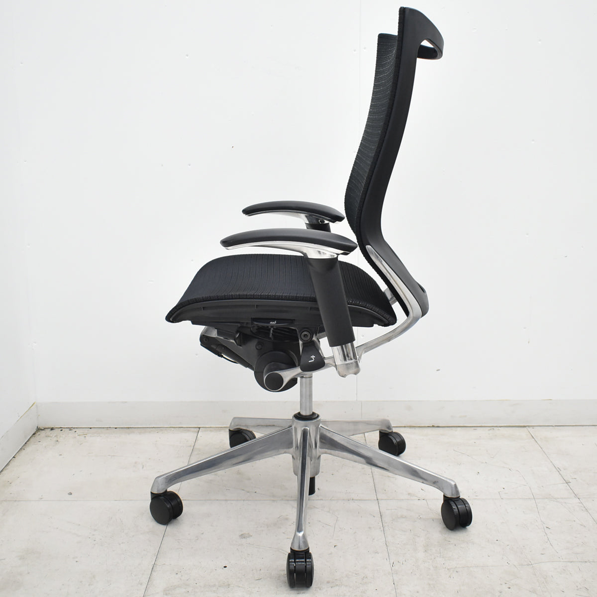 【中古】オカムラ　バロン　可動肘　ハイバック　ポリッシュ　ブラック　2026070802【中古オフィス家具】