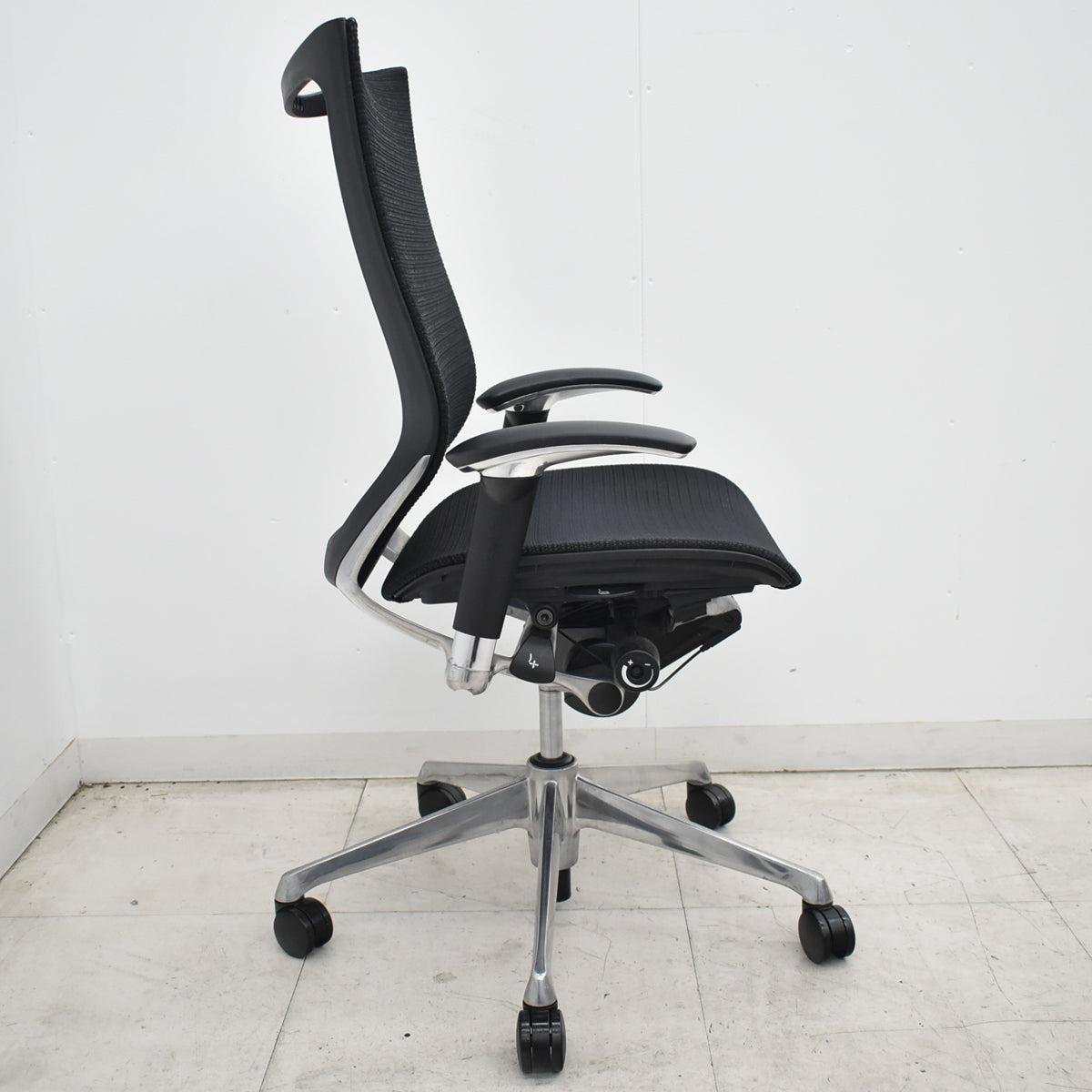 【中古】オカムラ　バロン　可動肘　ハイバック　ポリッシュ　ブラック　2026070802【中古オフィス家具】