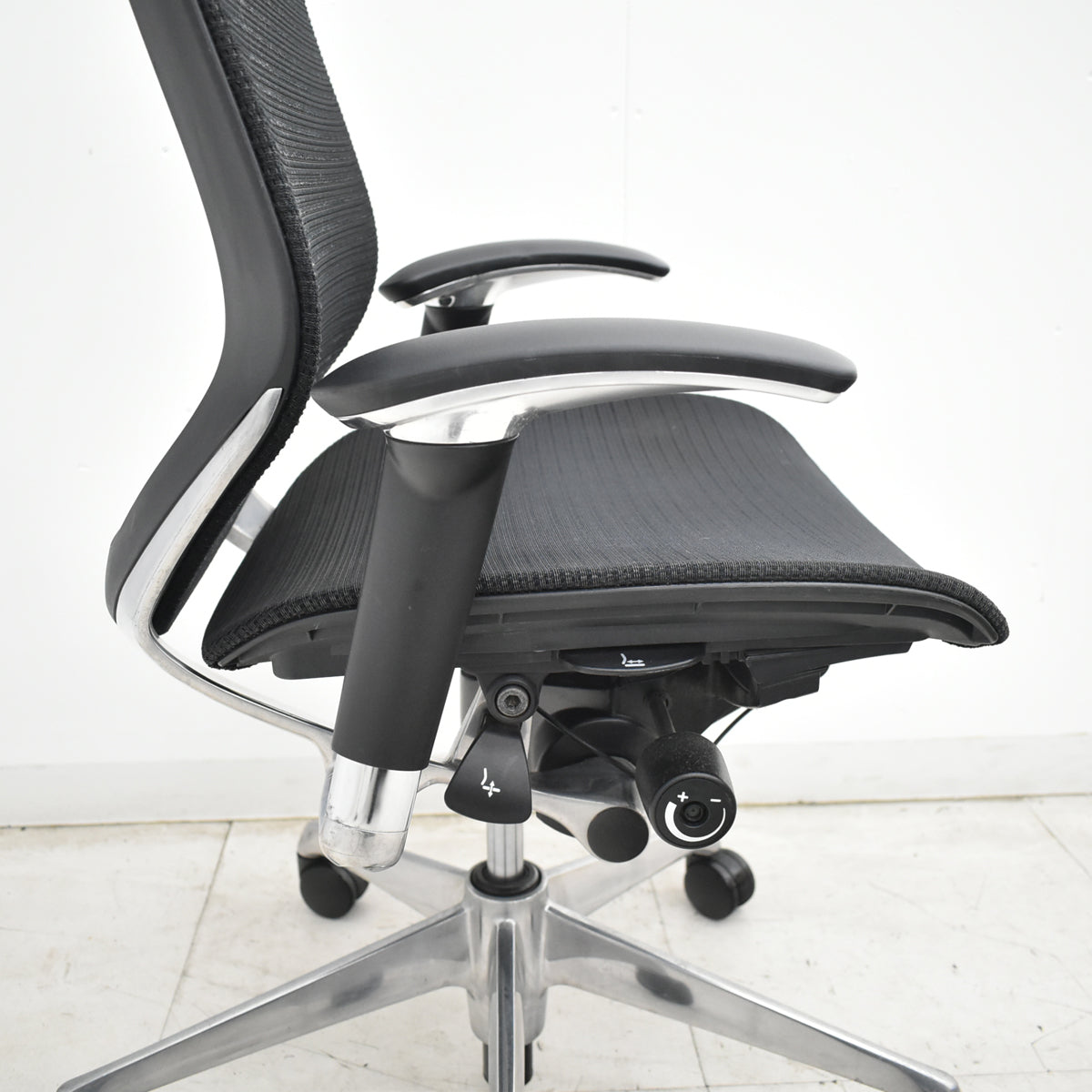 【中古】オカムラ　バロン　可動肘　ハイバック　ポリッシュ　ブラック　2026070802【中古オフィス家具】