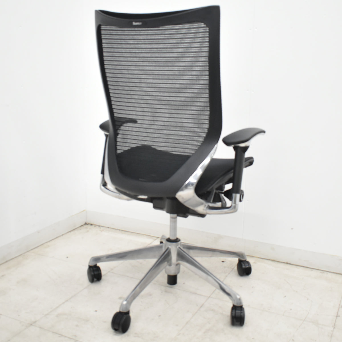 【中古】オカムラ　バロン　可動肘　ハイバック　ポリッシュ　ブラック　2026070802【中古オフィス家具】