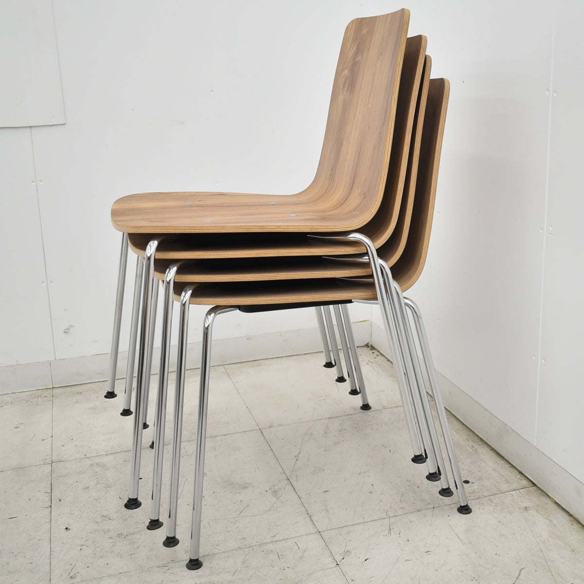 【中古】コクヨ　ミケット　ミーティングチェア　スタッキング　メッキ脚　2021年製　2026070803【中古オフィス家具】
