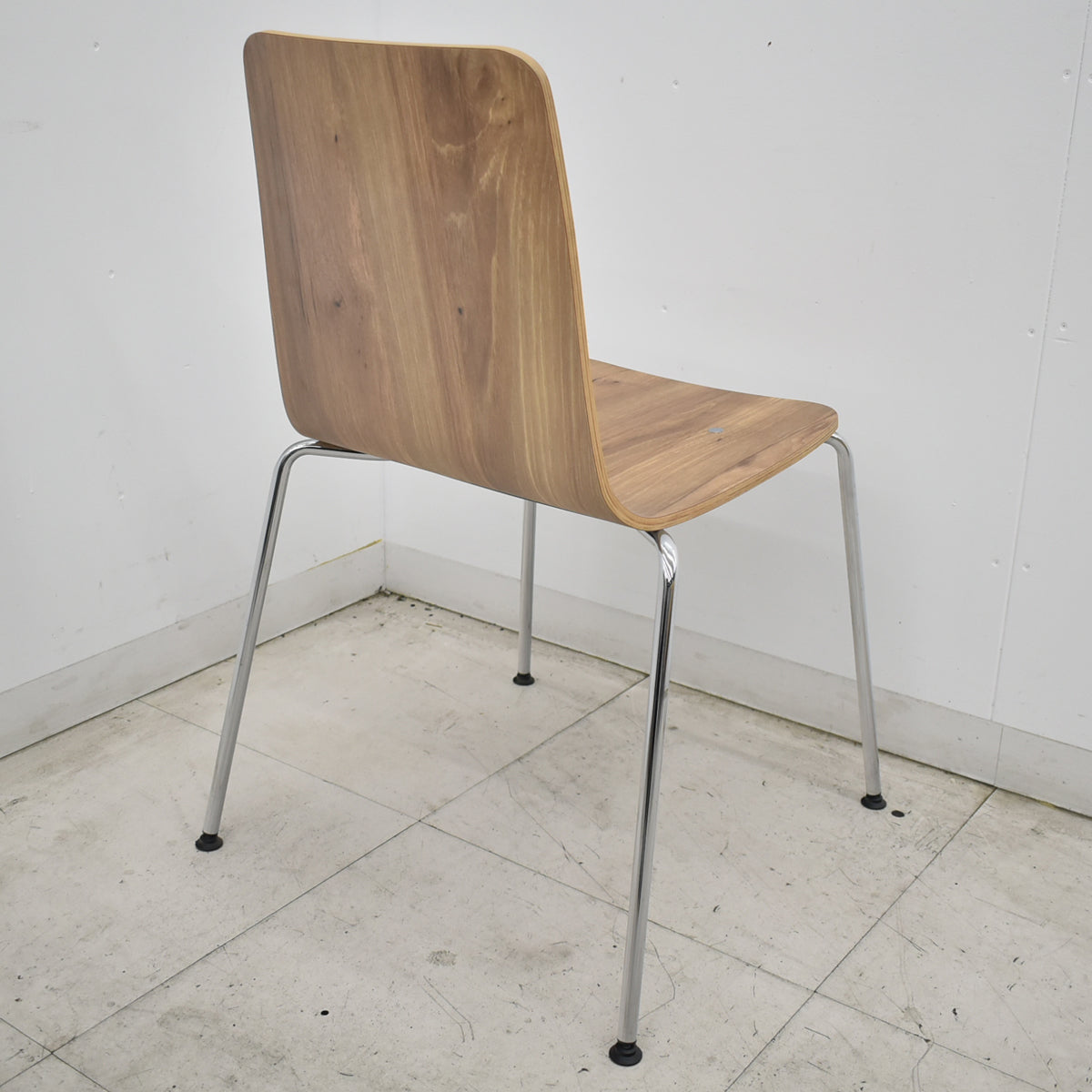 【中古】コクヨ　ミケット　ミーティングチェア　スタッキング　メッキ脚　2021年製　2026070803【中古オフィス家具】