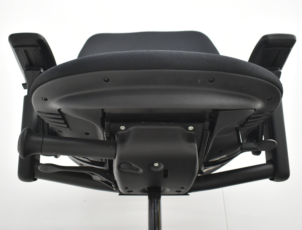 【中古】スチールケース　リープＶ２　可動肘　ＵＳモデル　ブラック　2026070904【中古オフィス家具】