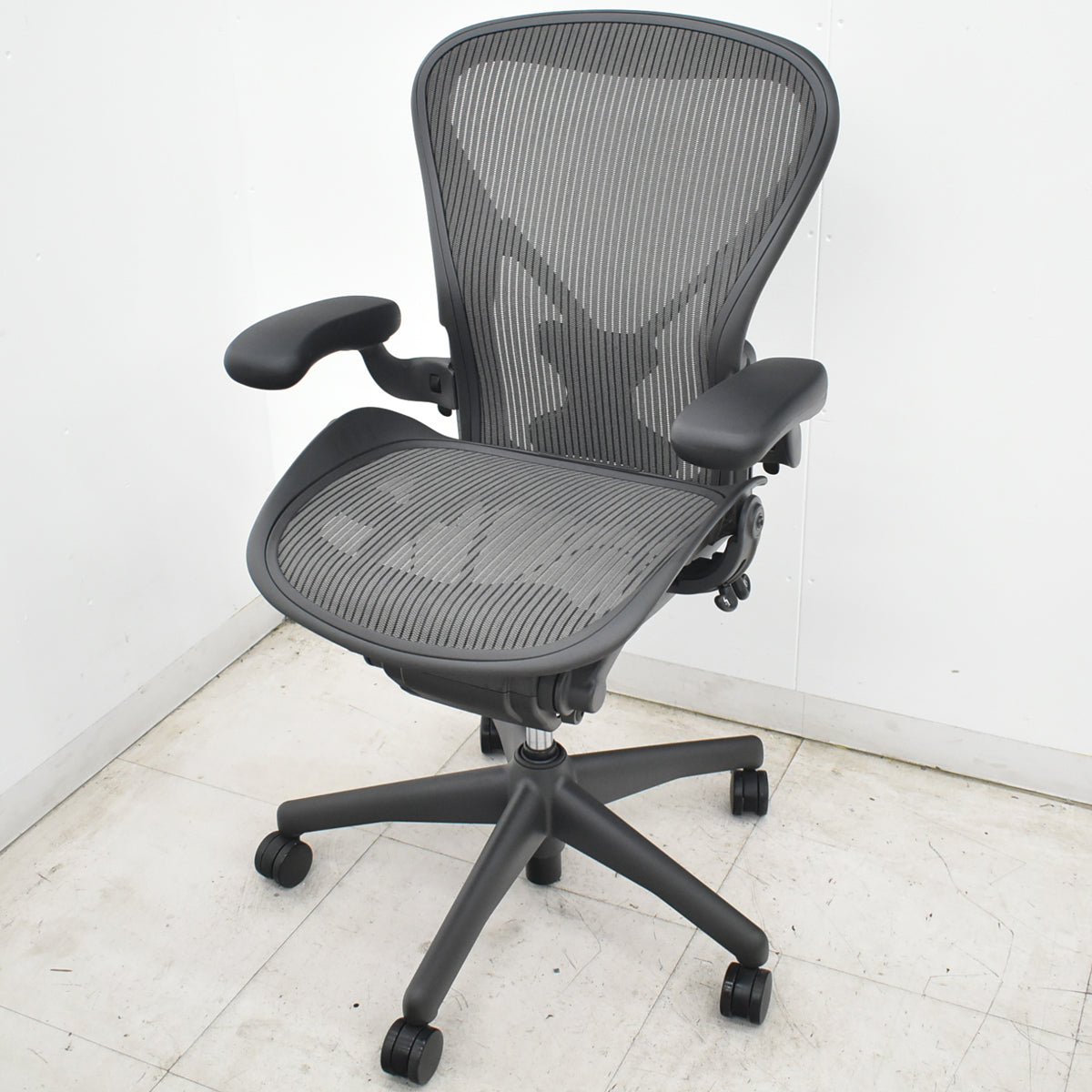 【中古】ハーマンミラー　アーロンチェア　Bサイズ　フル装備　ポスチャーフィット　グレー　2026071303【中古オフィス家具】