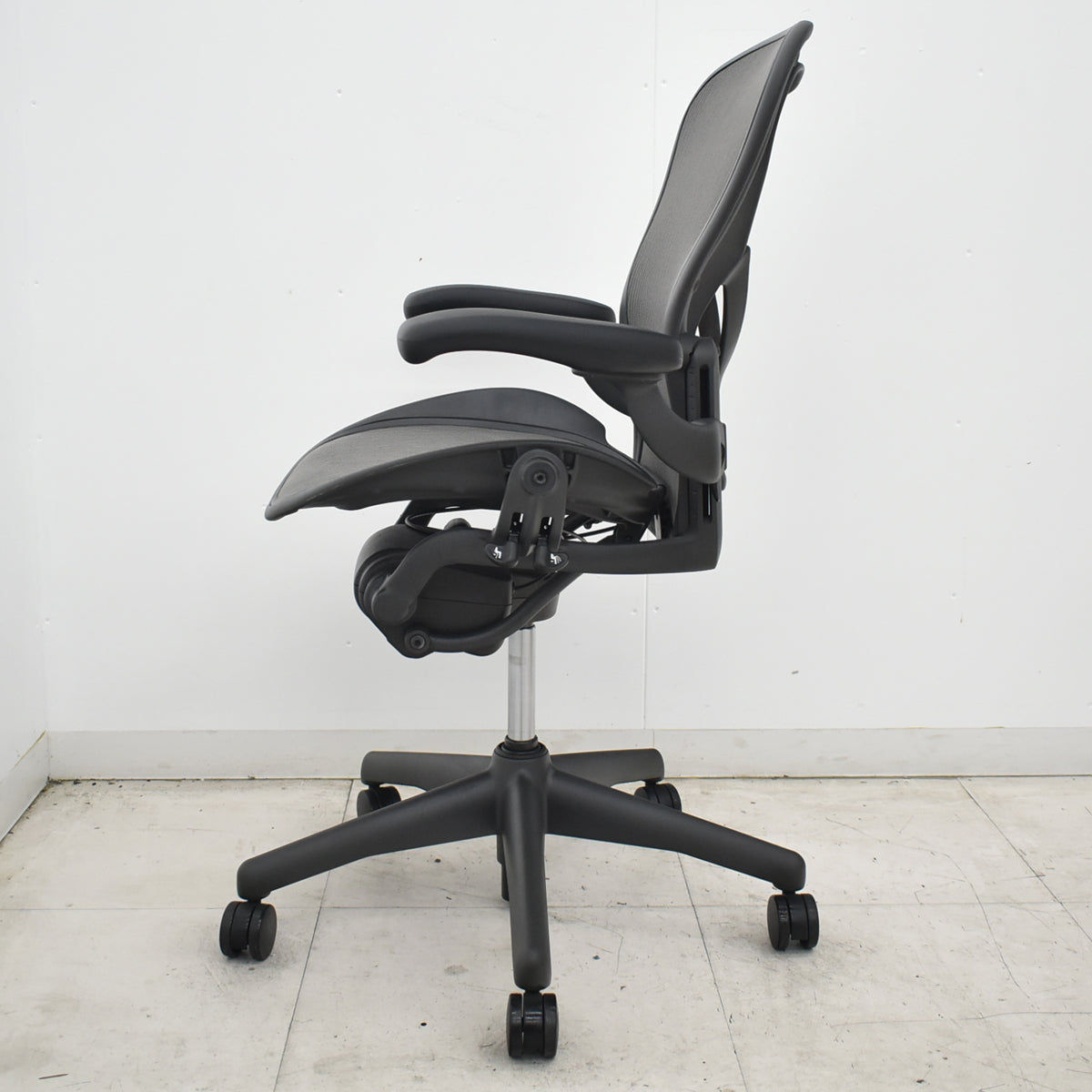 【中古】ハーマンミラー　アーロンチェア　Bサイズ　フル装備　ポスチャーフィット　グレー　2026071303【中古オフィス家具】