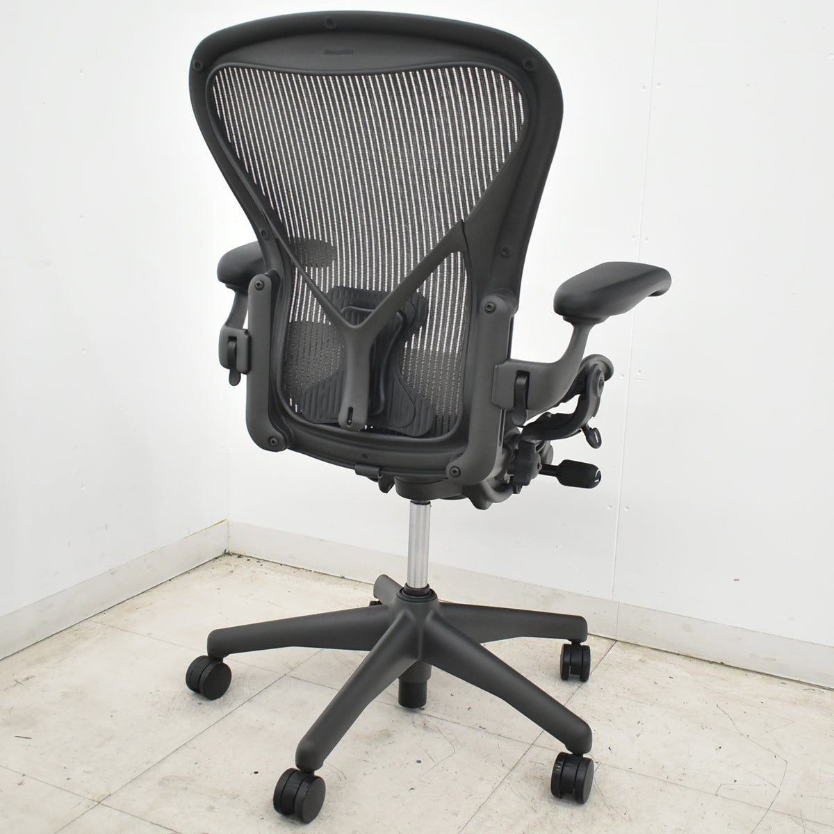 【中古】ハーマンミラー　アーロンチェア　Bサイズ　フル装備　ポスチャーフィット　グレー　2026071303【中古オフィス家具】