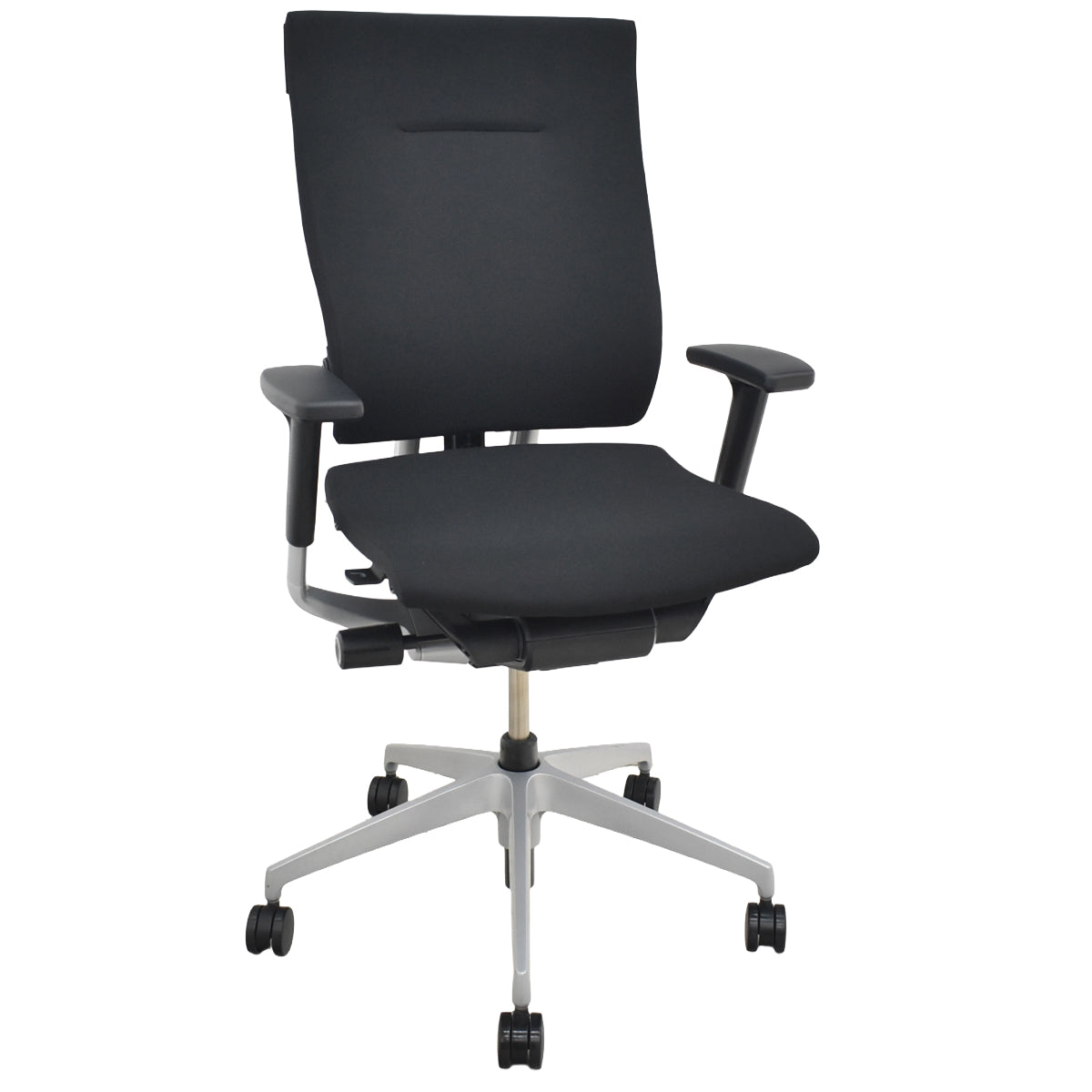 【中古】イトーキ　スピーナ　可動肘　クロスタイプ　シルバー脚　2020年製　ブラック　2026071401【中古オフィス家具】