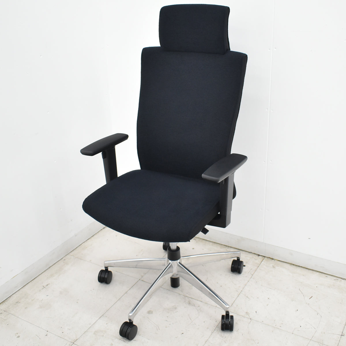 【中古】コクヨ　プント　ヘッドレスト付　可動肘　エアランバーサポート　ポリッシュ　2019年製　ブラック　2026071402【中古オフィス家具】