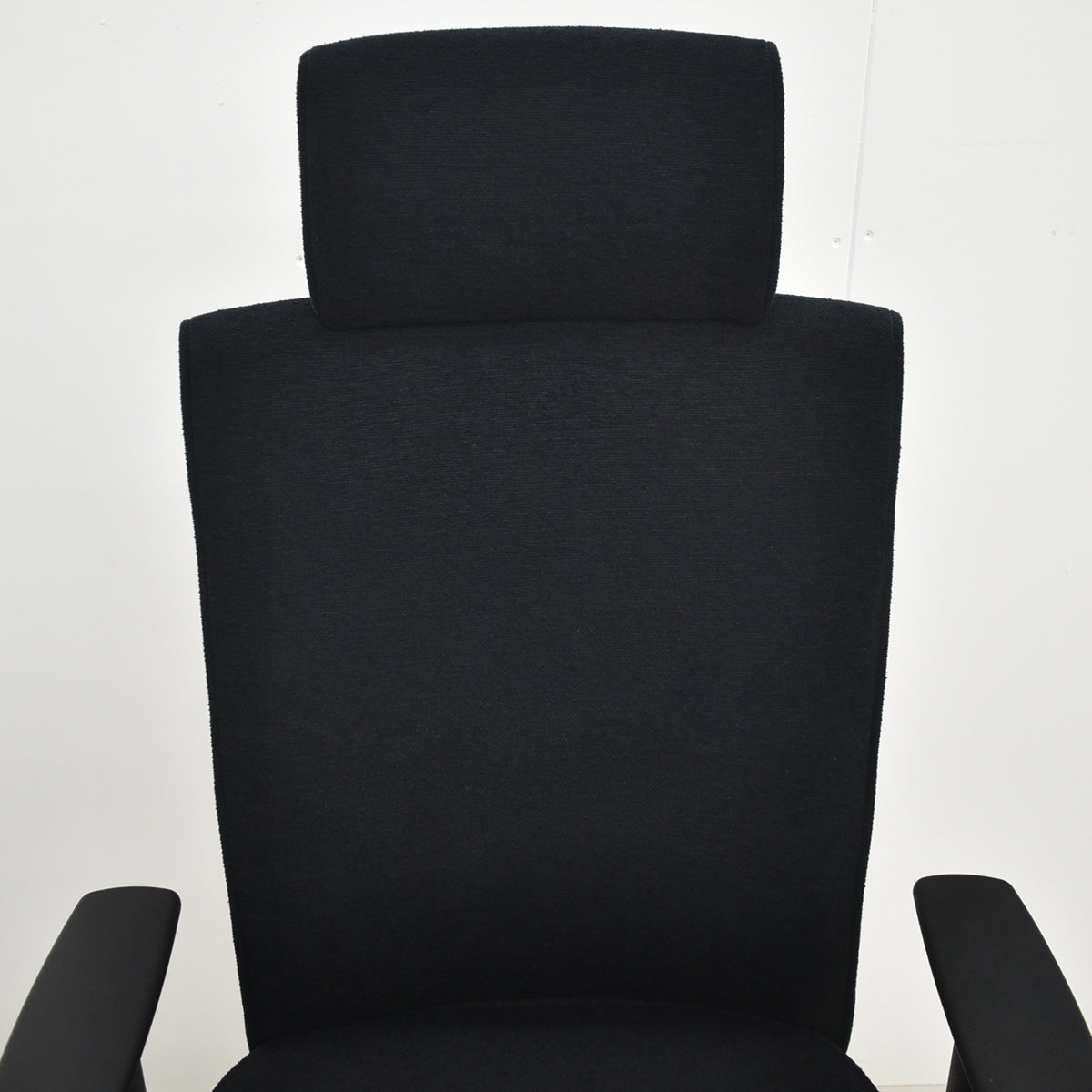 【中古】コクヨ　プント　ヘッドレスト付　可動肘　エアランバーサポート　ポリッシュ　2019年製　ブラック　2026071402【中古オフィス家具】