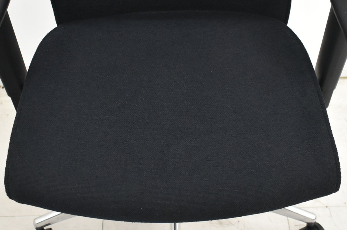 【中古】コクヨ　プント　ヘッドレスト付　可動肘　エアランバーサポート　ポリッシュ　2019年製　ブラック　2026071402【中古オフィス家具】