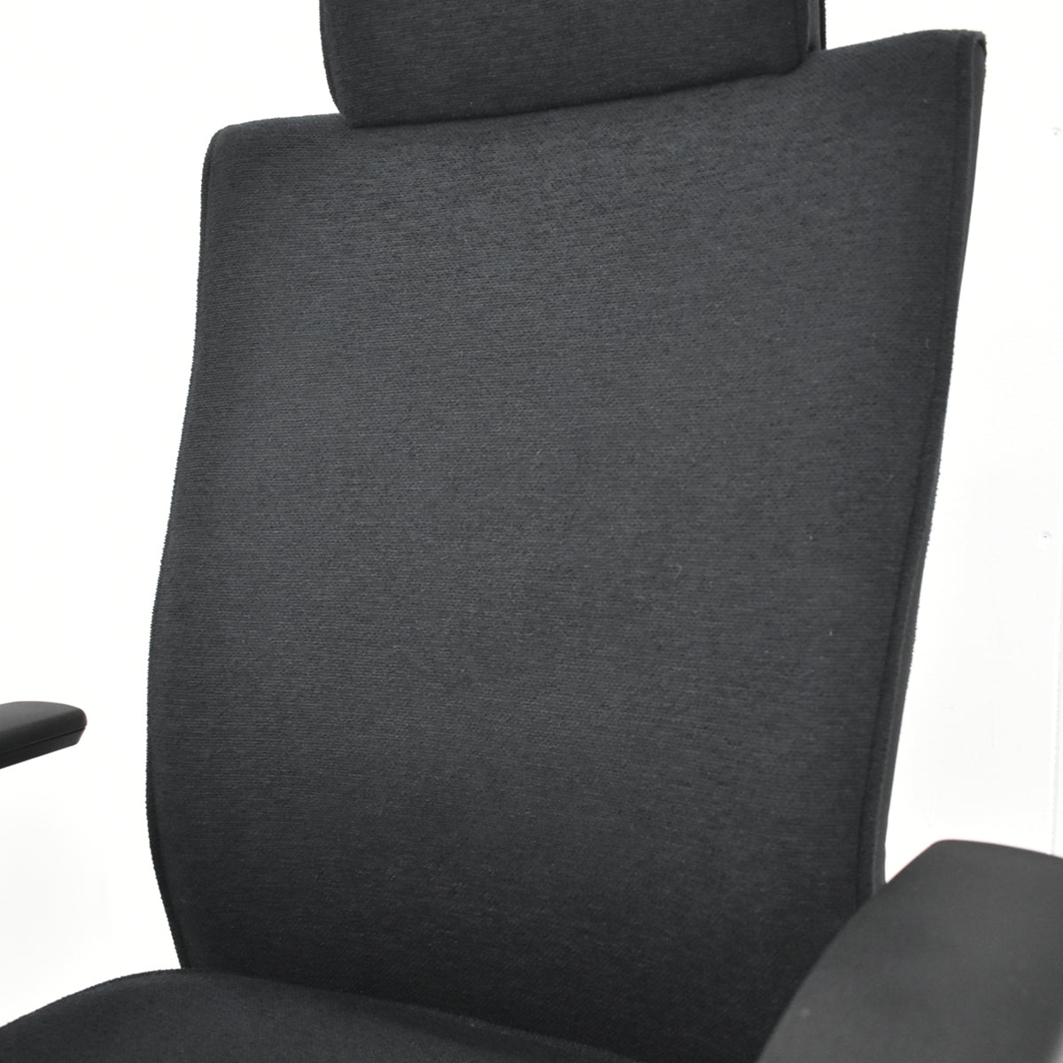 【中古】コクヨ　プント　ヘッドレスト付　可動肘　エアランバーサポート　ポリッシュ　2019年製　ブラック　2026071402【中古オフィス家具】