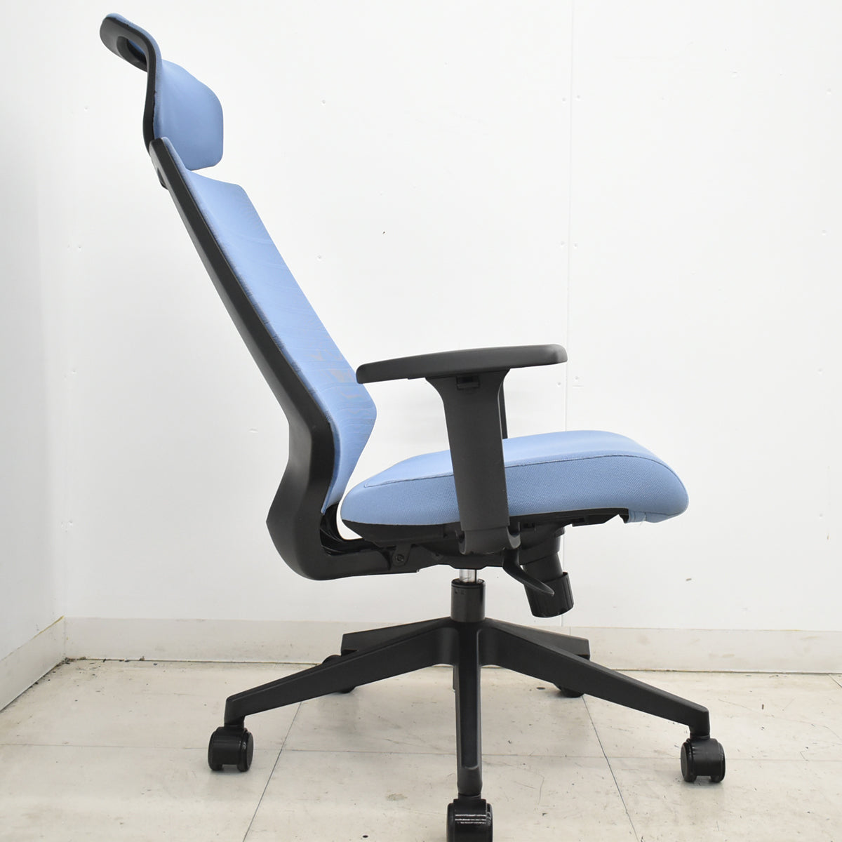 【中古】FURSYS　シディズ　T30チェア　固定ヘッドレスト　可動肘　ウレタンキャスター　ブルー　2026071403【中古オフィス家具】