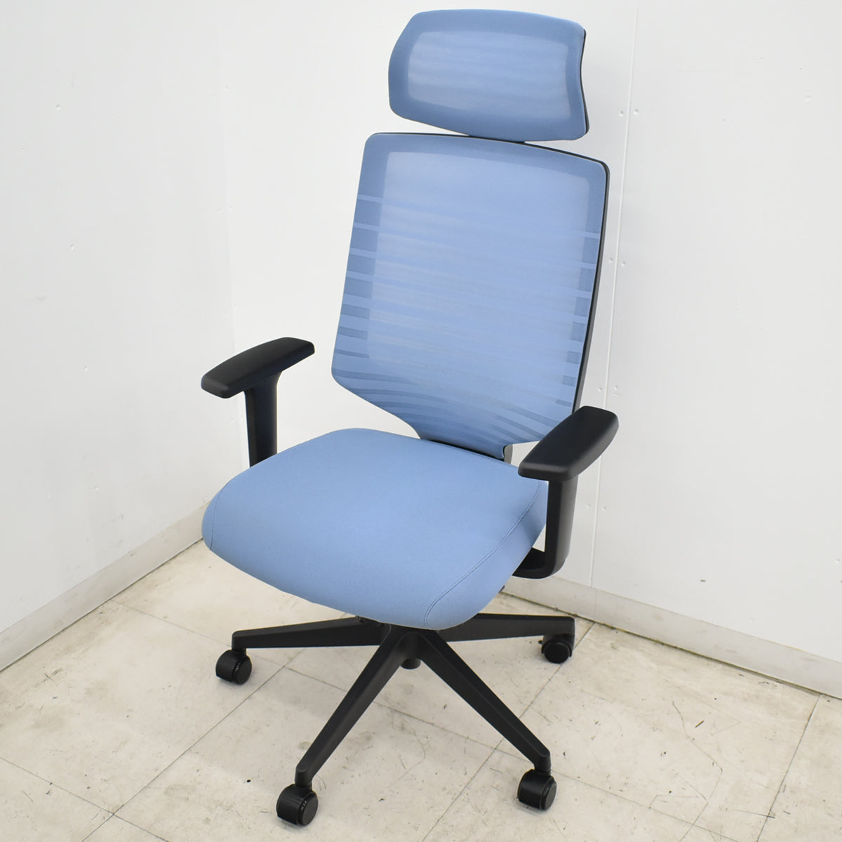 【中古】FURSYS　シディズ　T30チェア　固定ヘッドレスト　可動肘　ウレタンキャスター　ブルー　2026071403【中古オフィス家具】