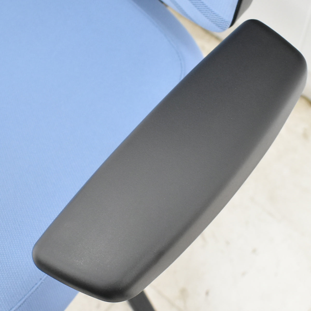 【中古】FURSYS　シディズ　T30チェア　固定ヘッドレスト　可動肘　ウレタンキャスター　ブルー　2026071403【中古オフィス家具】