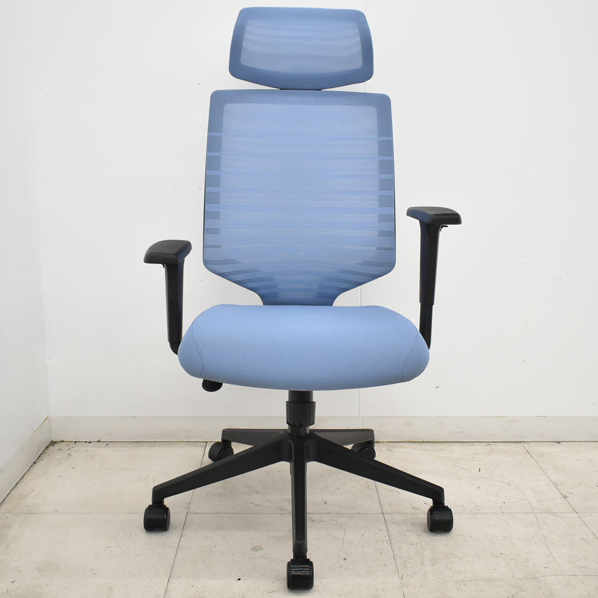 【中古】FURSYS　シディズ　T30チェア　固定ヘッドレスト　可動肘　ウレタンキャスター　ブルー　2026071403【中古オフィス家具】