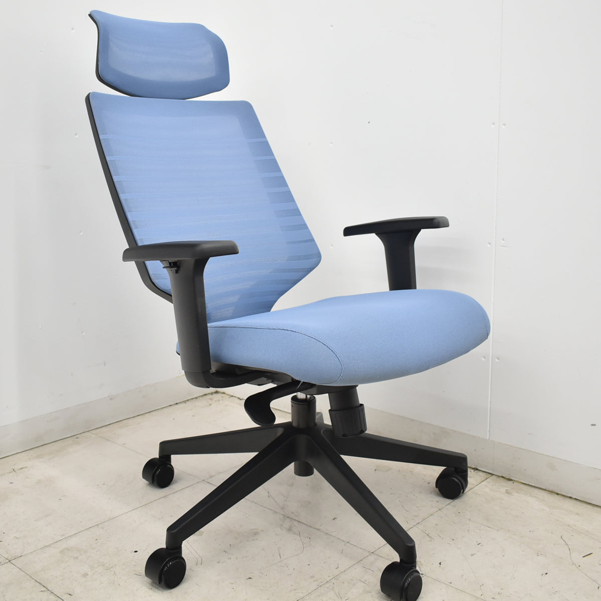 【中古】FURSYS　シディズ　T30チェア　固定ヘッドレスト　可動肘　ウレタンキャスター　ブルー　2026071403【中古オフィス家具】