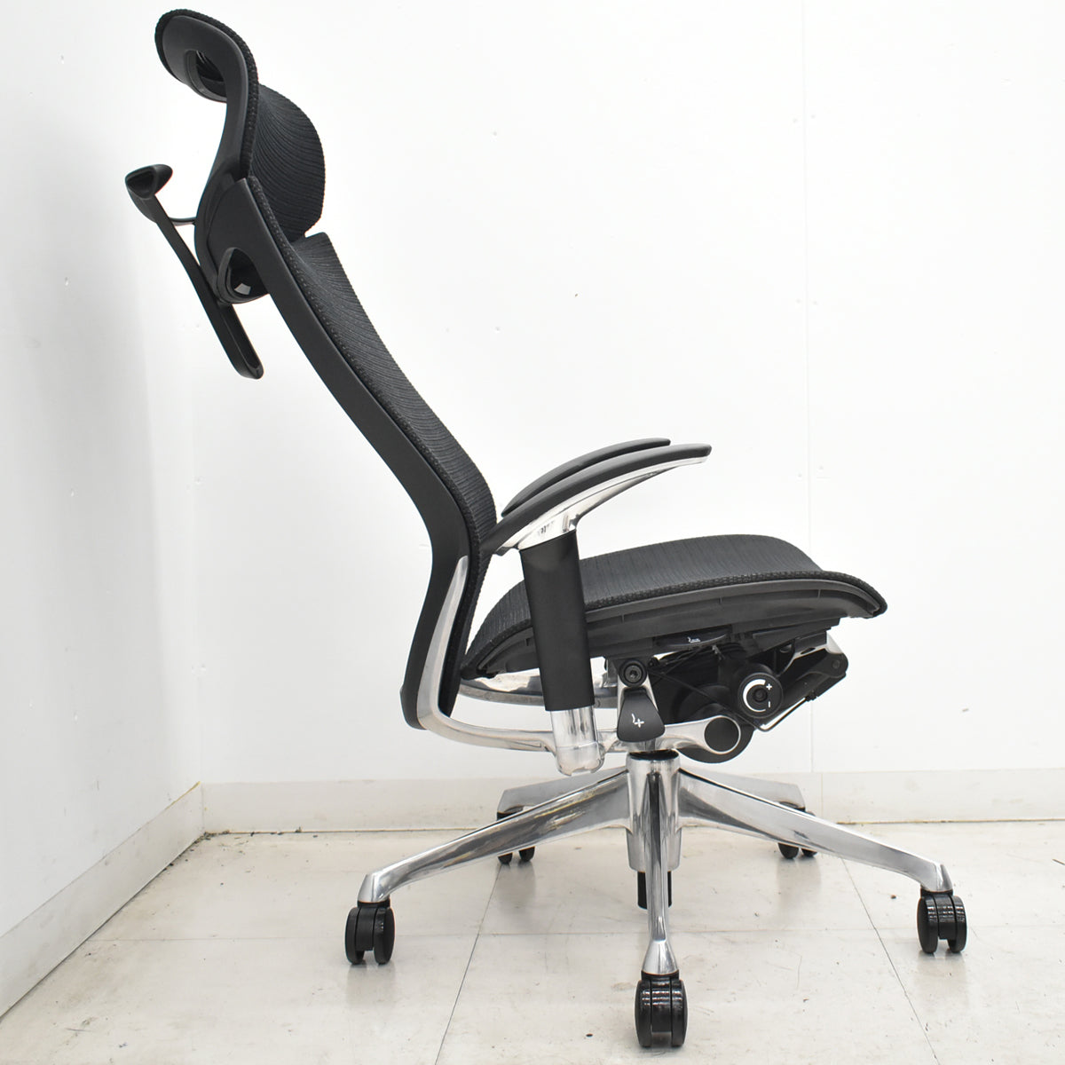 【中古】オカムラ　バロン　エクストラハイバック　可動肘　固定ヘッドレスト　ハンガー　ポリッシュ　2018年製　ブラック　2026071404【中古オフィス家具】