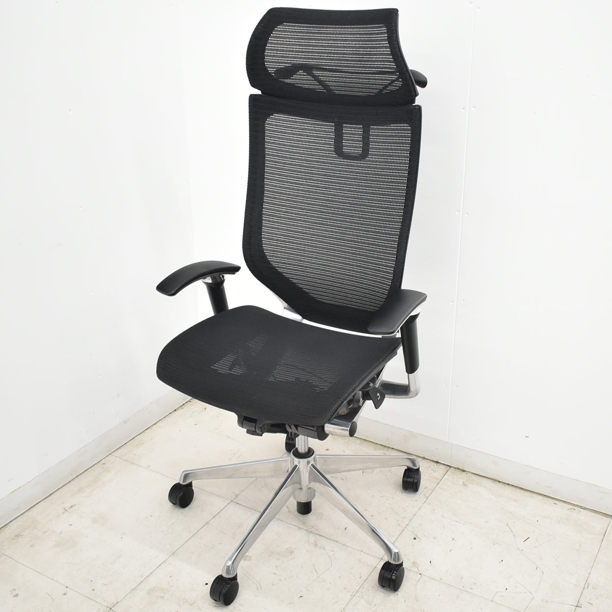【中古】オカムラ　バロン　エクストラハイバック　可動肘　固定ヘッドレスト　ハンガー　ポリッシュ　2018年製　ブラック　2026071404【中古オフィス家具】