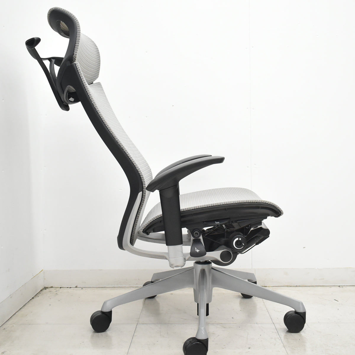 【中古】オカムラ　バロン　エクストラハイバック　可動肘　固定ヘッドレスト　ハンガー　グレー　2026071405【中古オフィス家具】