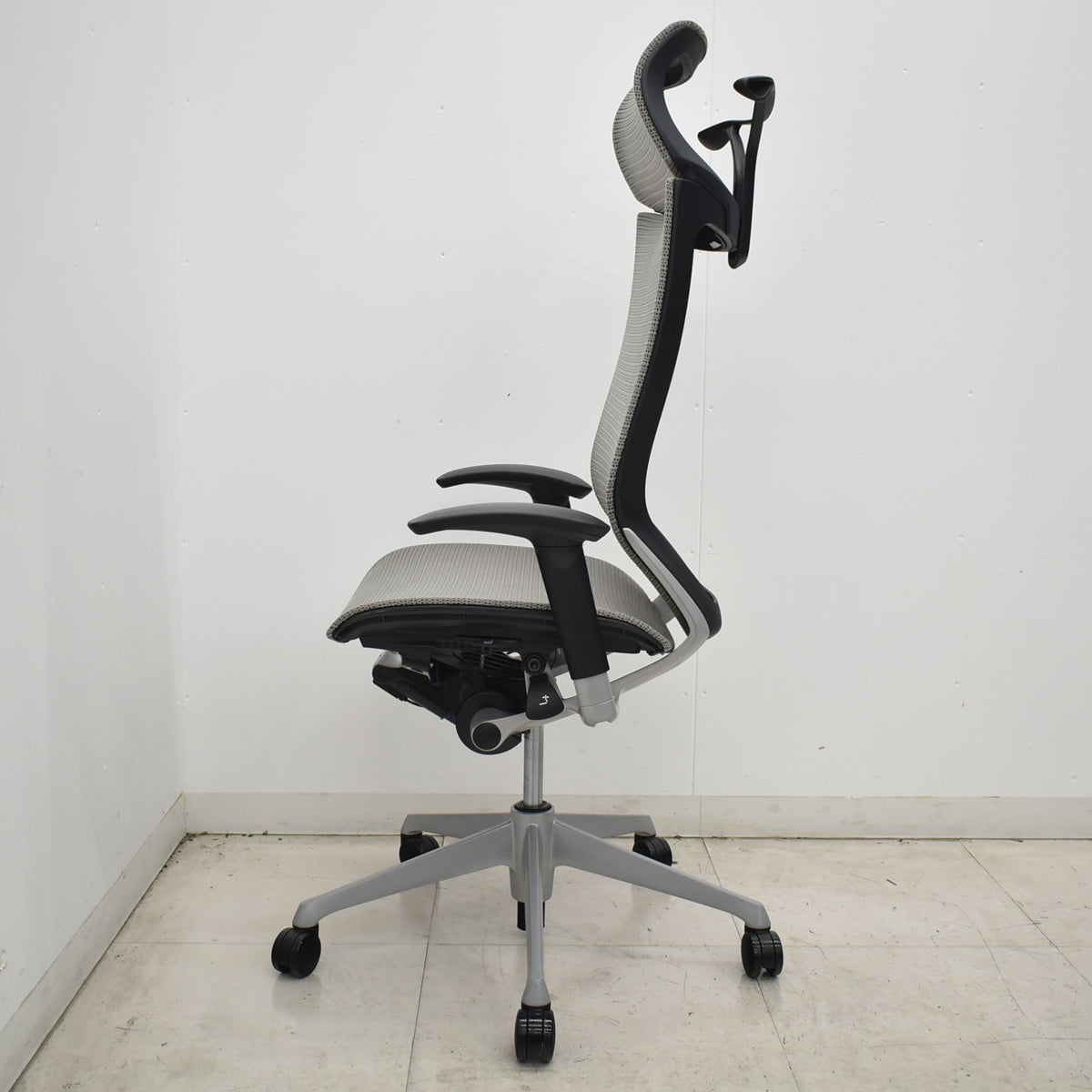 【中古】オカムラ　バロン　エクストラハイバック　可動肘　固定ヘッドレスト　ハンガー　グレー　2026071405【中古オフィス家具】
