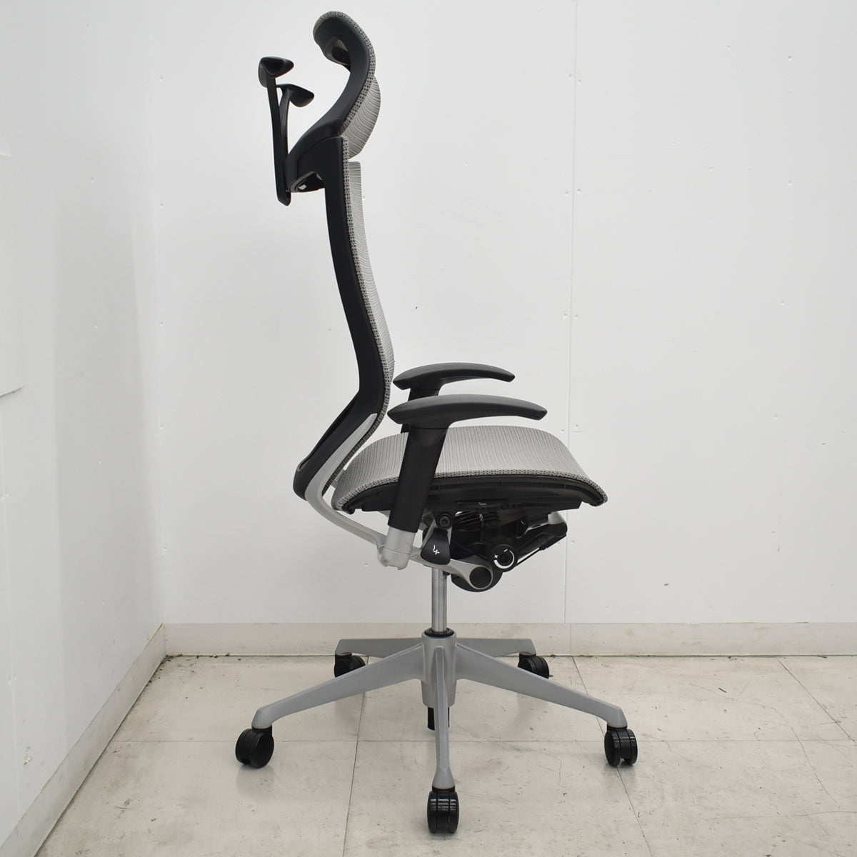 【中古】オカムラ　バロン　エクストラハイバック　可動肘　固定ヘッドレスト　ハンガー　グレー　2026071405【中古オフィス家具】
