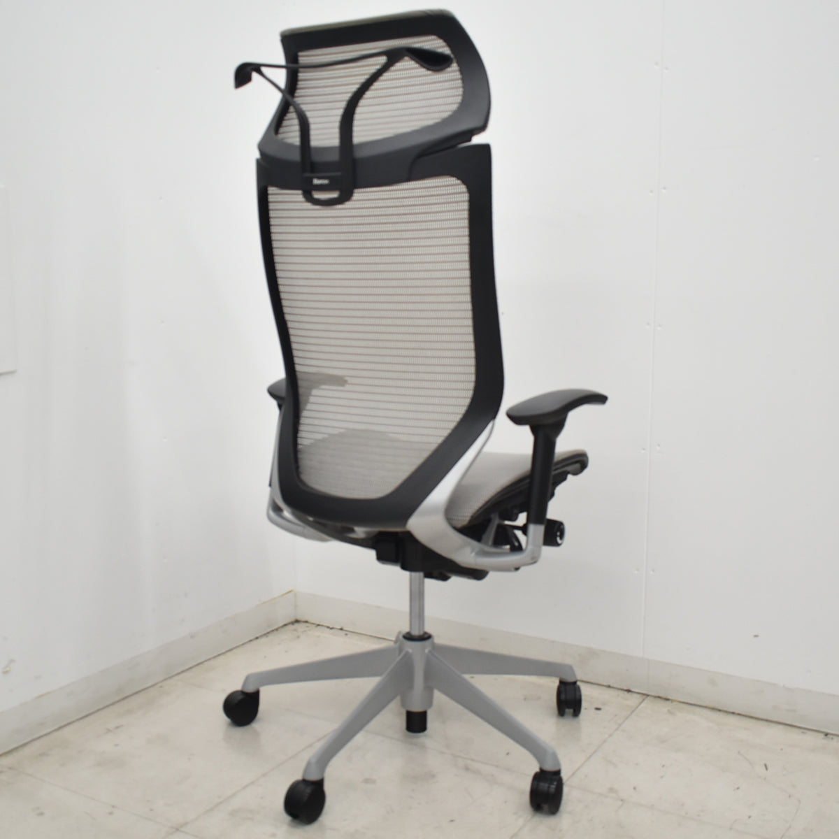 【中古】オカムラ　バロン　エクストラハイバック　可動肘　固定ヘッドレスト　ハンガー　グレー　2026071405【中古オフィス家具】