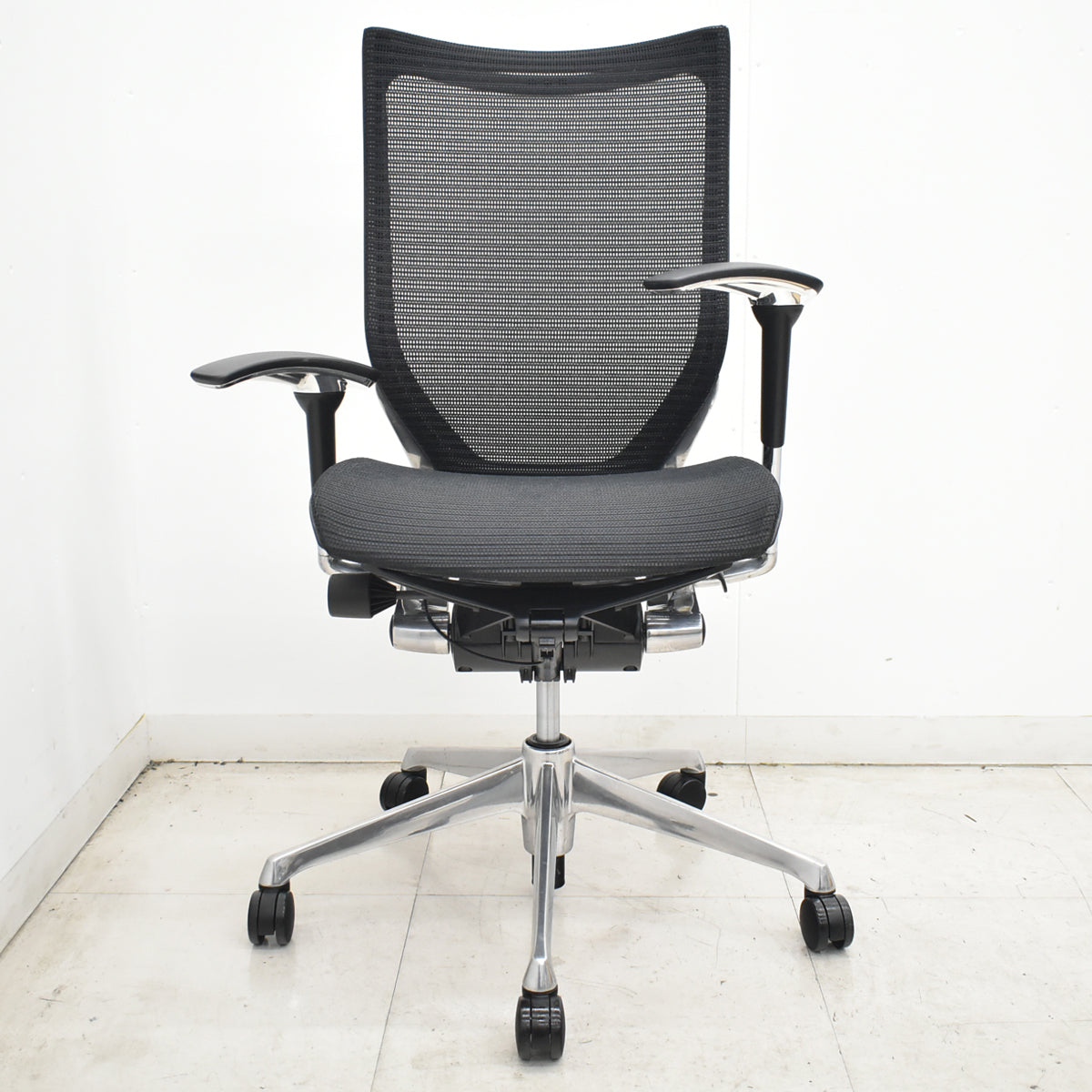 【中古】オカムラ　バロン　可動肘　ハイバック　ポリッシュ　ブラック　2026071501【中古オフィス家具】