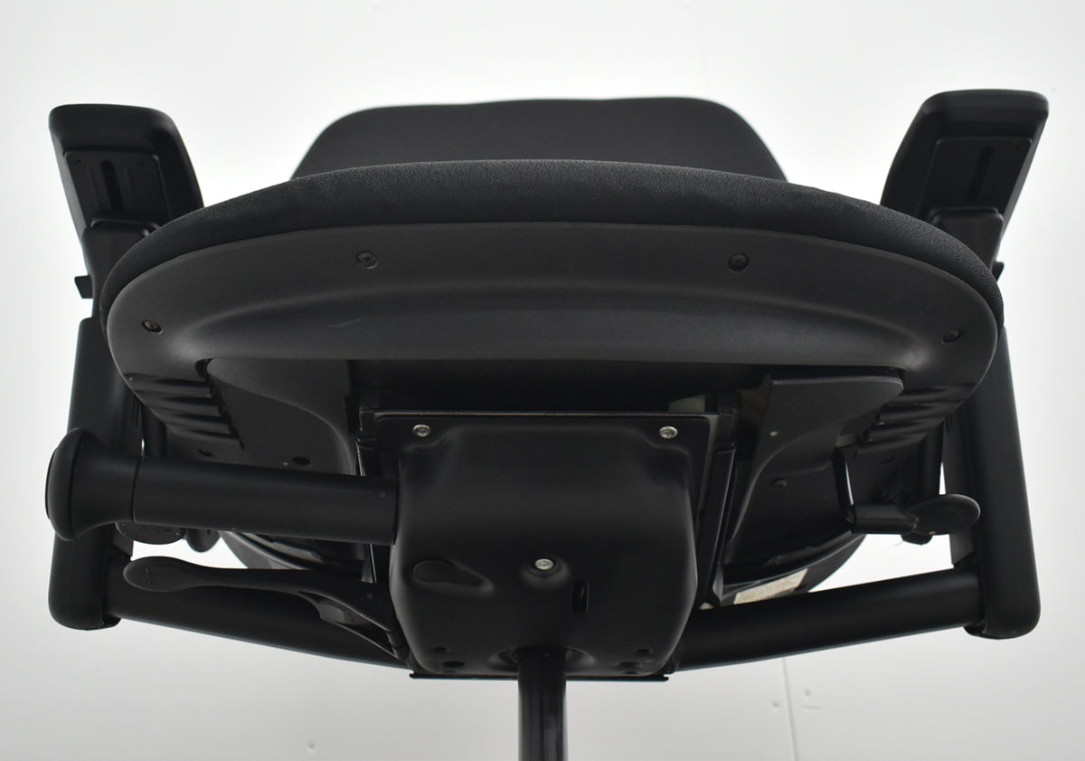 【中古】[難有]スチールケース　リープＶ２　APモデル　可動肘（新型肘パッド）ブラック　2026071503【中古オフィス家具】
