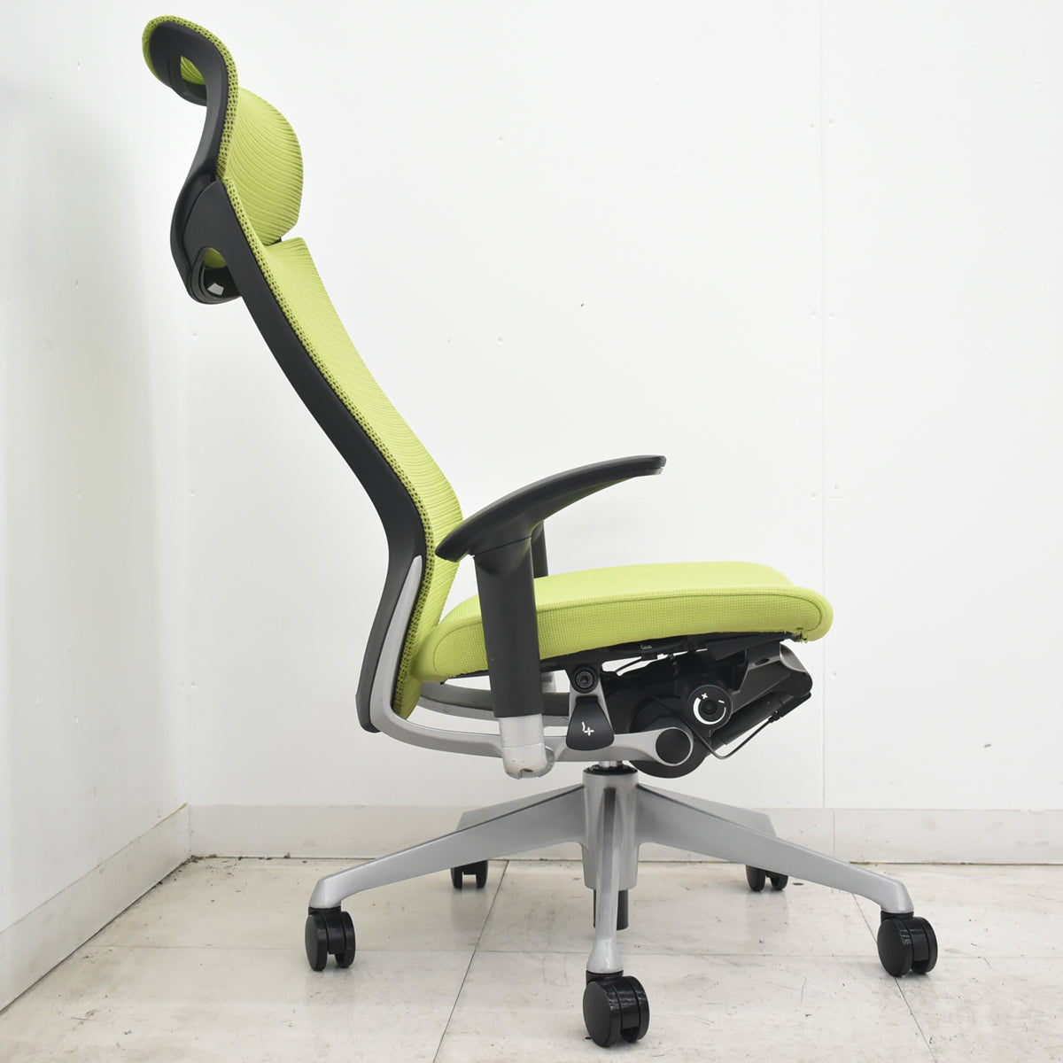 【中古】オカムラ　バロン　エクストラハイバック　可動肘　固定ヘッドレスト　肘パッド新品　ライムグリーン　2026071601【中古オフィス家具】