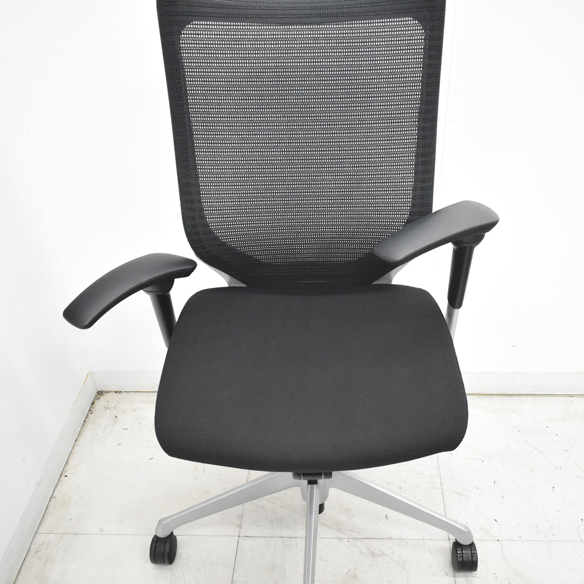 【中古】オカムラ　バロン　ハイバック　可動肘　シルバー脚　ブラック　2026071806【中古オフィス家具】