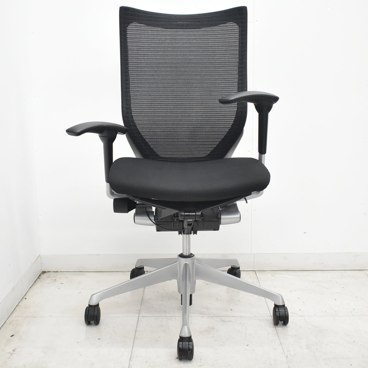 【中古】オカムラ　バロン　ハイバック　可動肘　シルバー脚　ブラック　2026071806【中古オフィス家具】