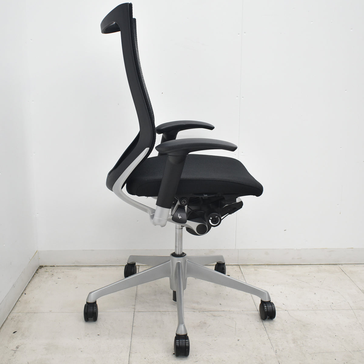 【中古】オカムラ　バロン　ハイバック　可動肘　シルバー脚　ブラック　2026071806【中古オフィス家具】