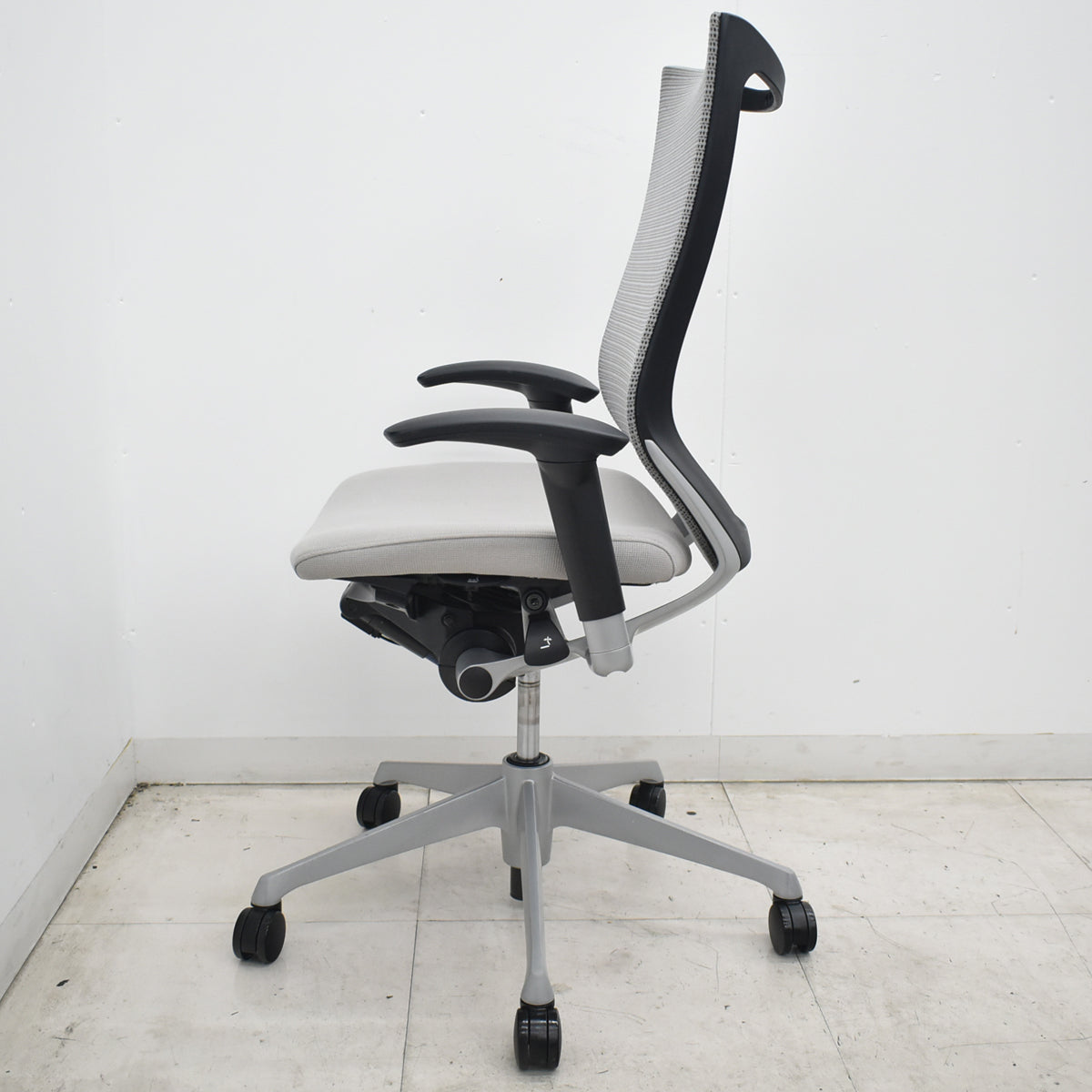 【中古】オカムラ　バロン　ハイバック　可動肘　シルバー脚　グレー　2026071808【中古オフィス家具】