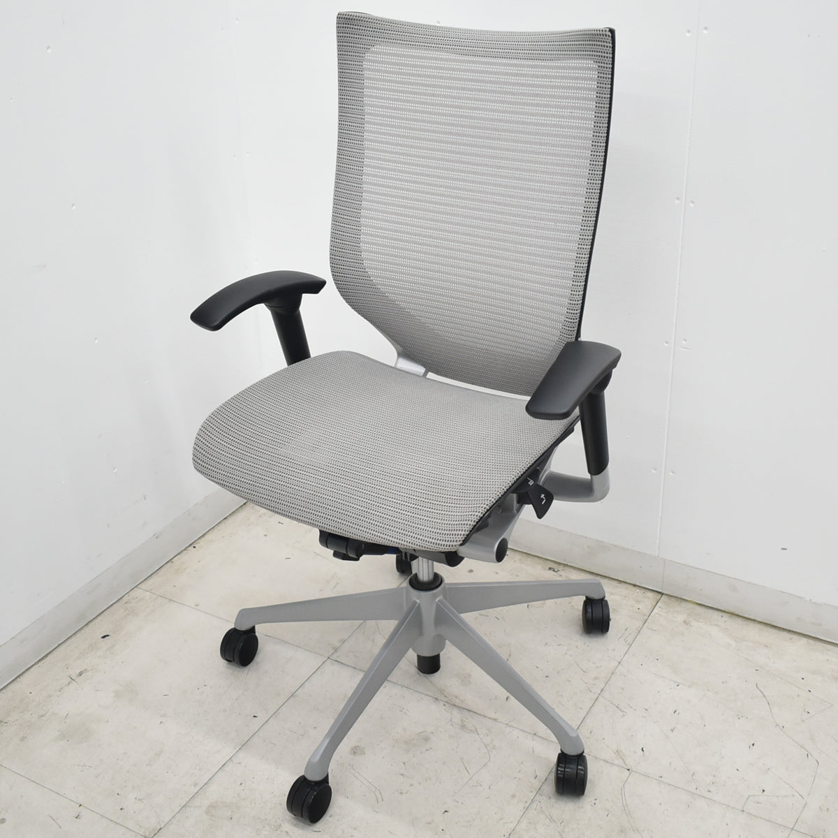 【中古】オカムラ　バロン　ハイバック　可動肘　シルバー脚　グレー　2026071809【中古オフィス家具】