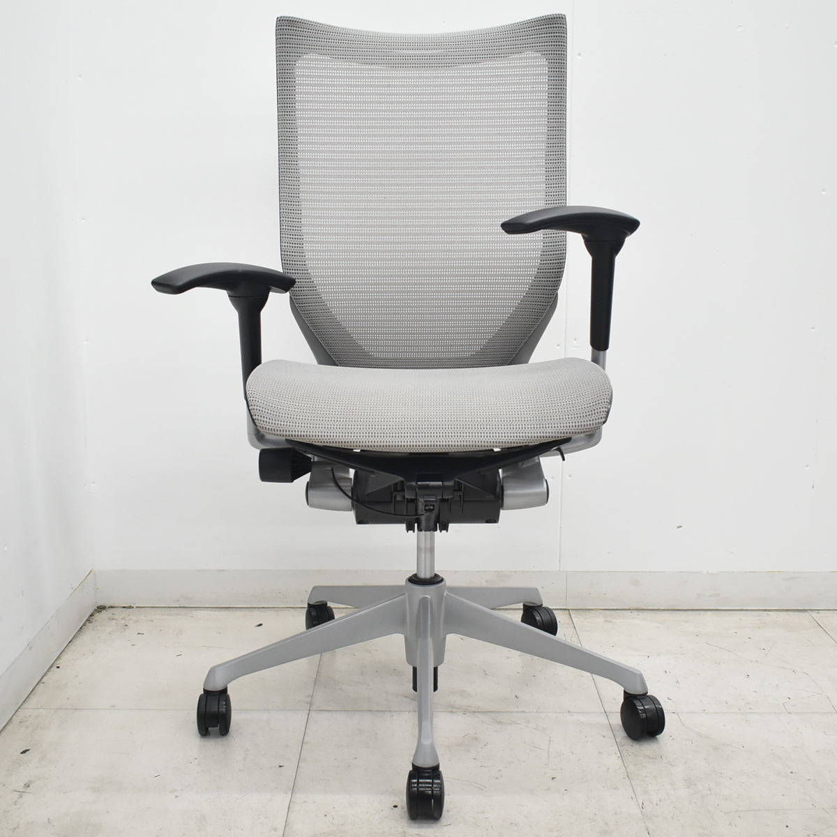 【中古】オカムラ　バロン　ハイバック　可動肘　シルバー脚　グレー　2026071809【中古オフィス家具】
