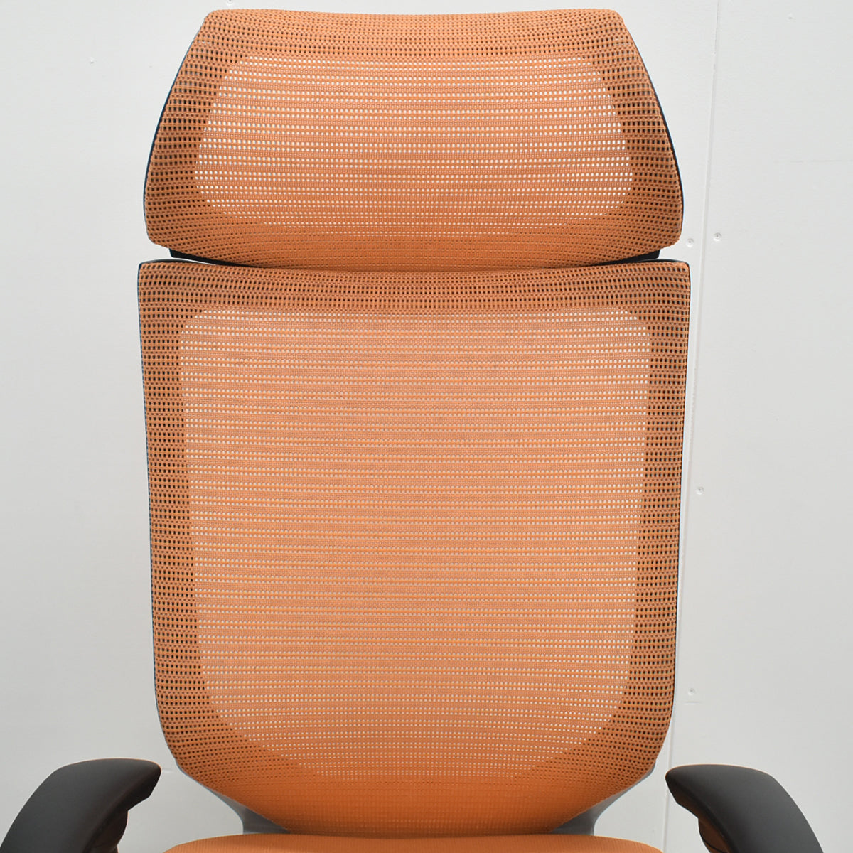【中古】オカムラ　バロン　エクストラハイバック　可動肘　固定ヘッドレスト　シルバー脚　オレンジ　2026071811【中古オフィス家具】