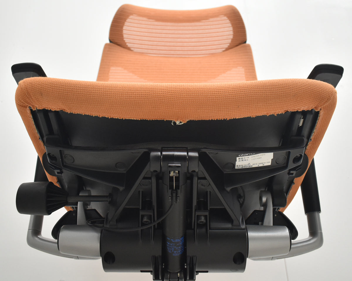 【中古】オカムラ　バロン　エクストラハイバック　可動肘　固定ヘッドレスト　シルバー脚　オレンジ　2026071811【中古オフィス家具】
